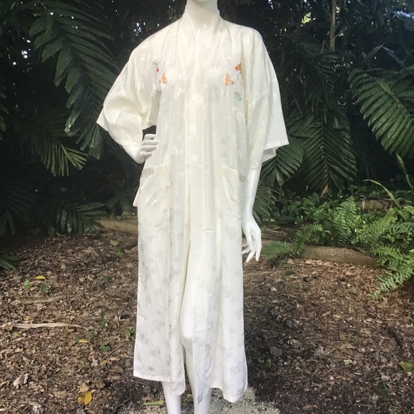 Chinese silk white robe with embroidery - Picture 1 of 8